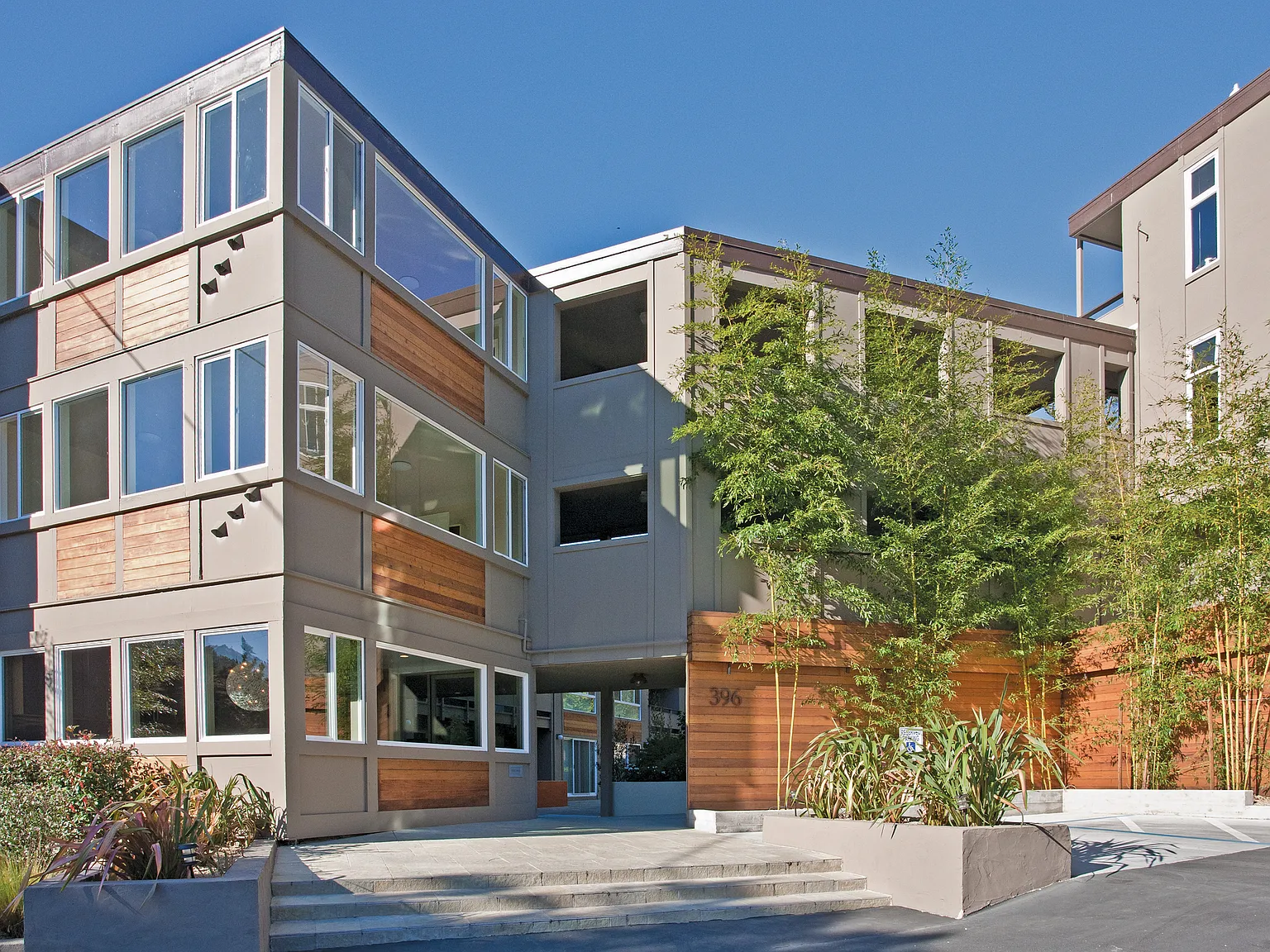 Pineridge — Photo 1