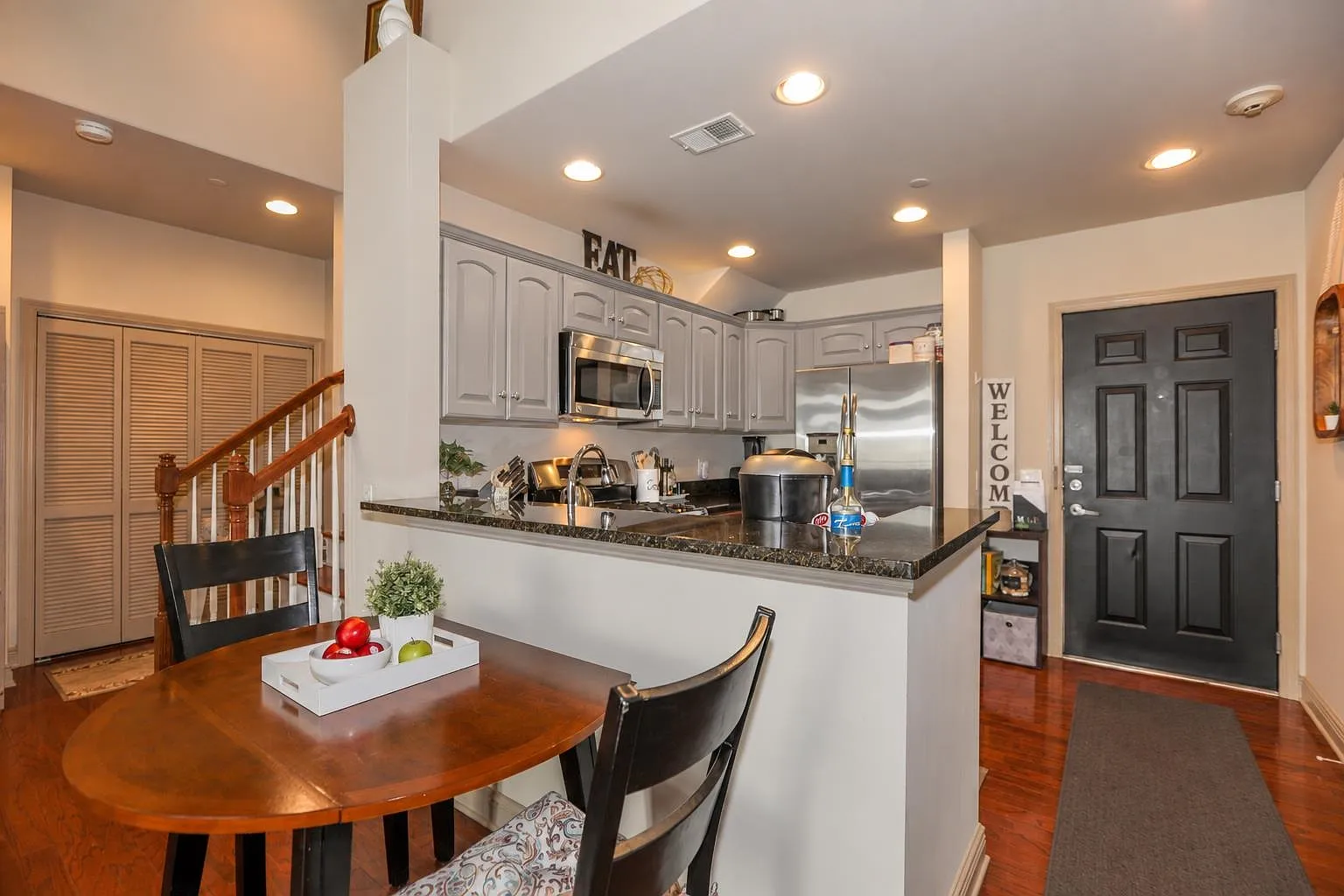 3 bed, 3.0 bath, $4,200 — Photo 4