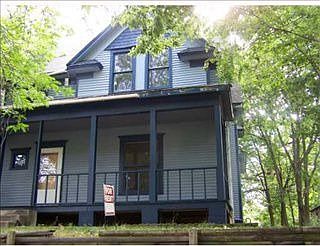 2nd image of 611 Clinton St