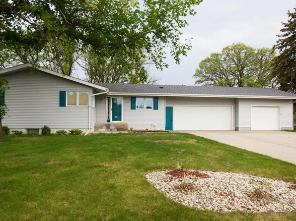 1706 Little John Ct, Thief River Falls, MN 56701
