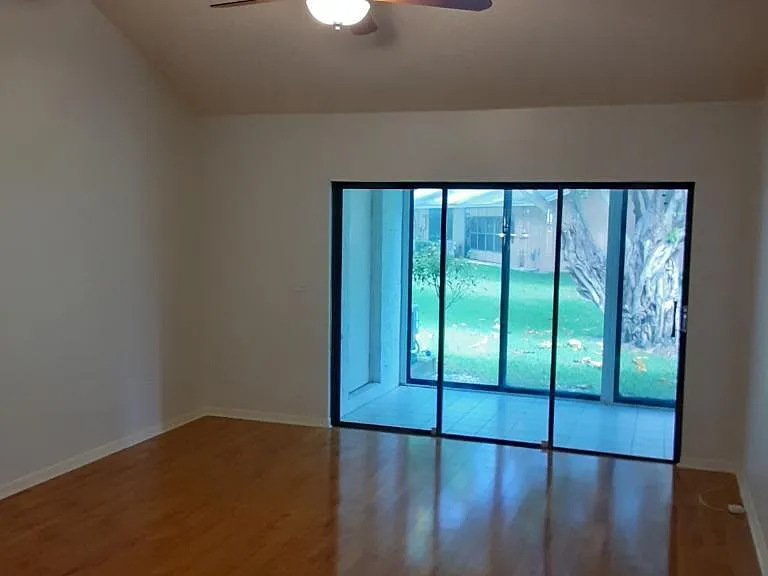10875 Lake Front Pl — Photo 10