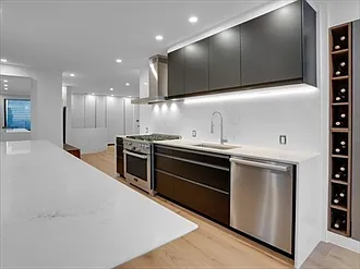 65 E India Row #B — Photo 8