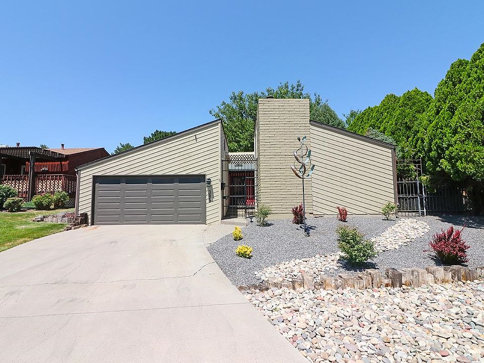 1st image of 385 Ridge View Dr
