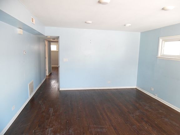 5th image of 14914 Edbrooke Ave