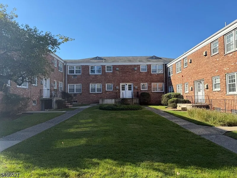 1 bed, 1.0 bath, 860 sqft, $2,250 — Photo 2