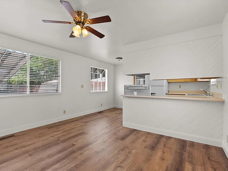 319 Maine St #B — Photo 6