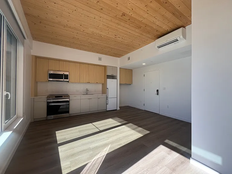 154 Broadway #408 — Photo 7
