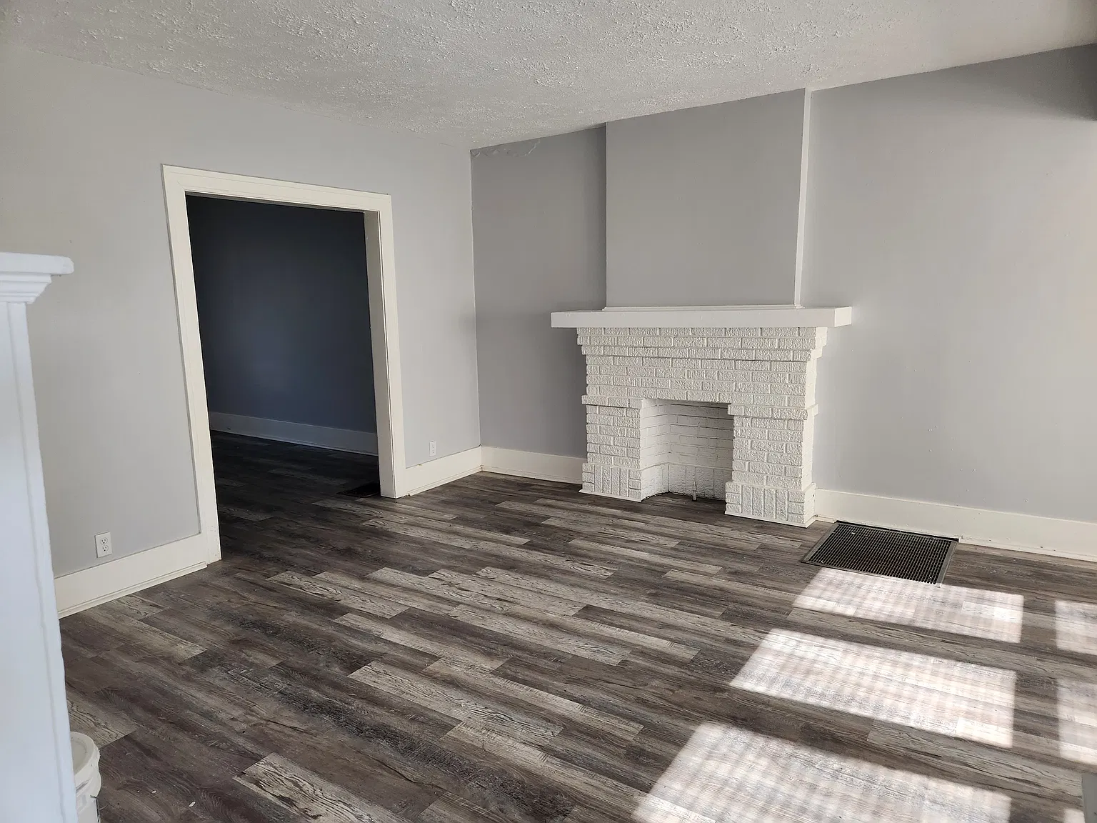 2 bed, 1200 sqft, $950 — Photo 2