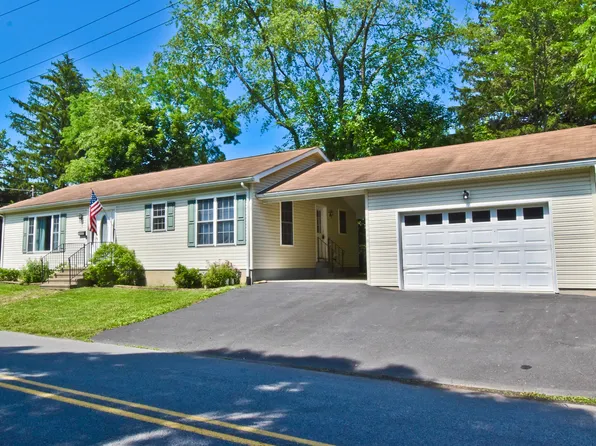 1320 Wallace St, Stroudsburg, PA 18360