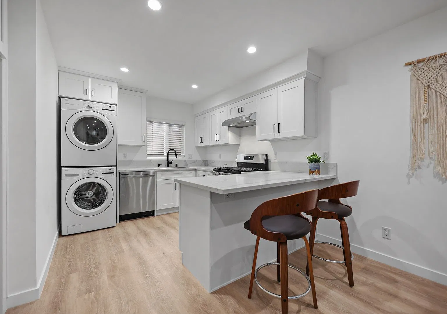 945 N Beaudry Ave — Photo 1