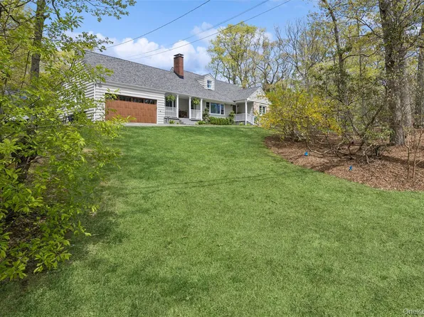 45 Woodland Drive, Smithtown, NY 11787