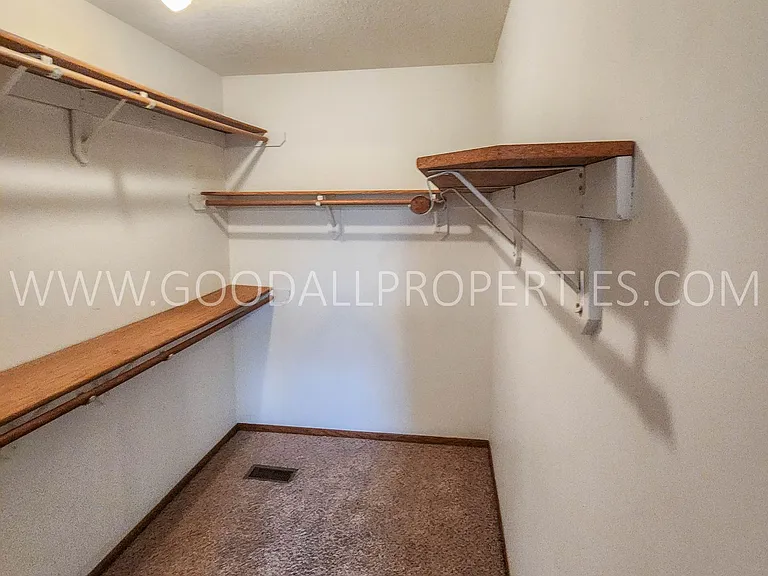 924 Prairie View Dr — Photo 35