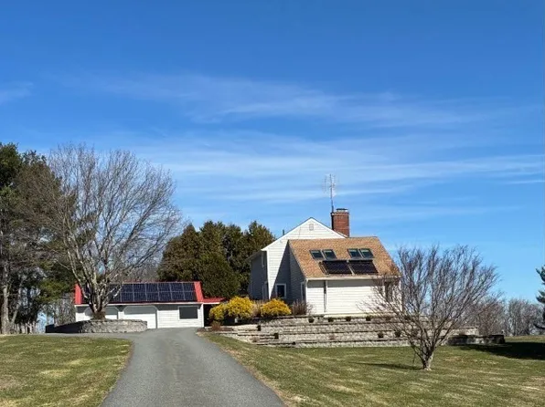 169 Old Albany Rd, Greenfield, MA 01301