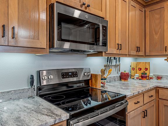 5th image of 1137 Kings Ln #501