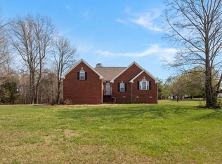 1250 Old East Side Rd, Burns, TN 37029