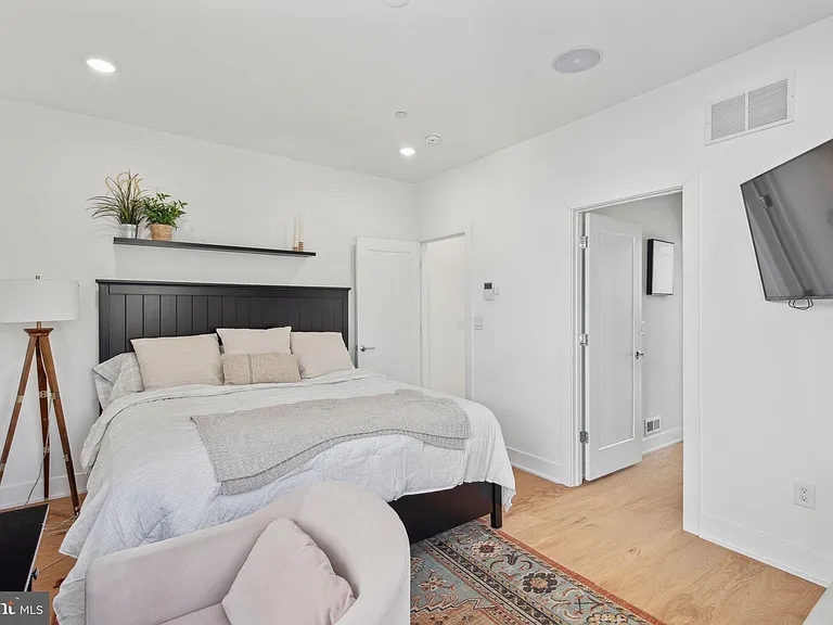 2224 Amber St #4 — Photo 16