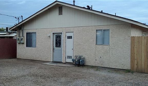 53rd Unit B Front Yard