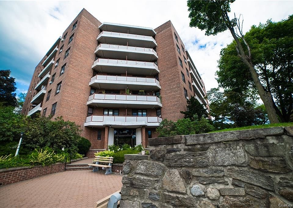 1st image of 325 King St APT Ld