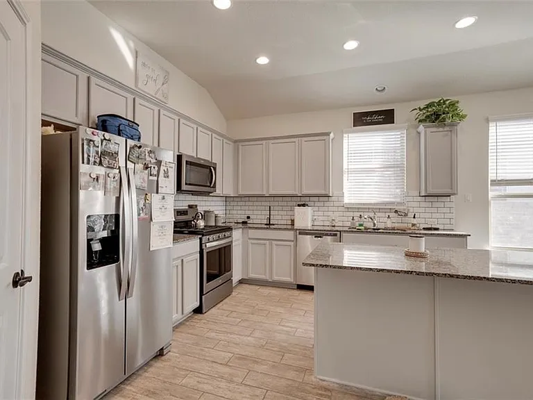 401 Duroc Dr — Photo 5