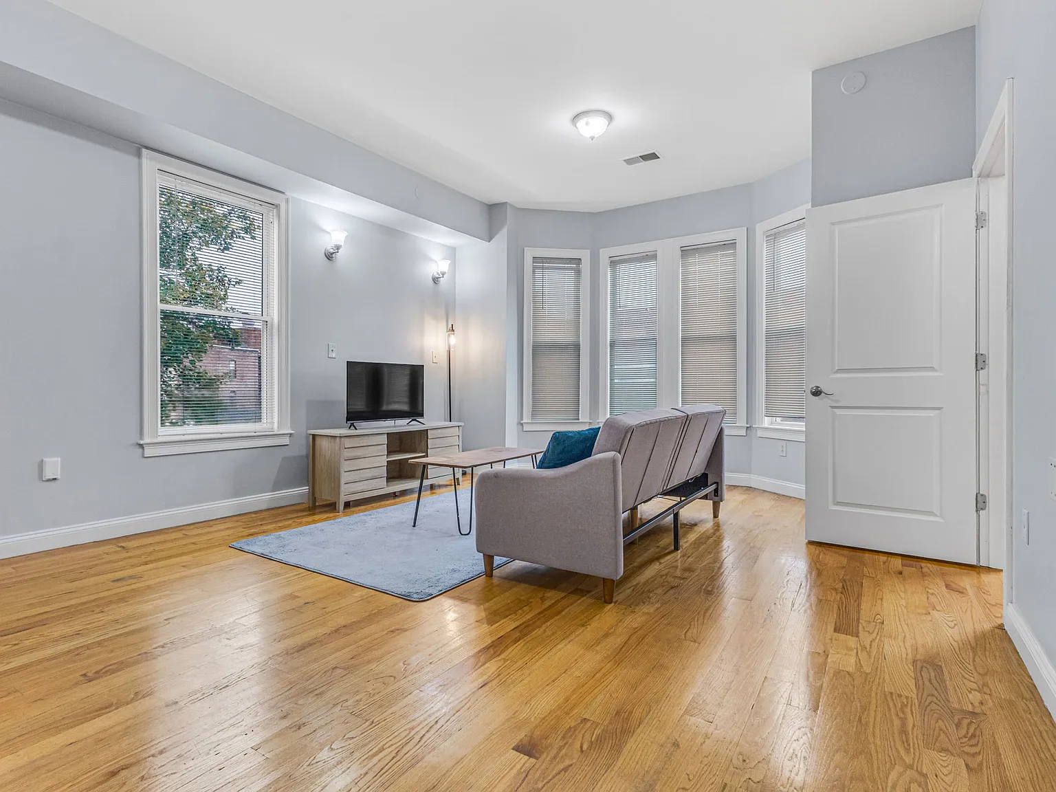 2 bed, 1066 sqft, $3,400 — Photo 4