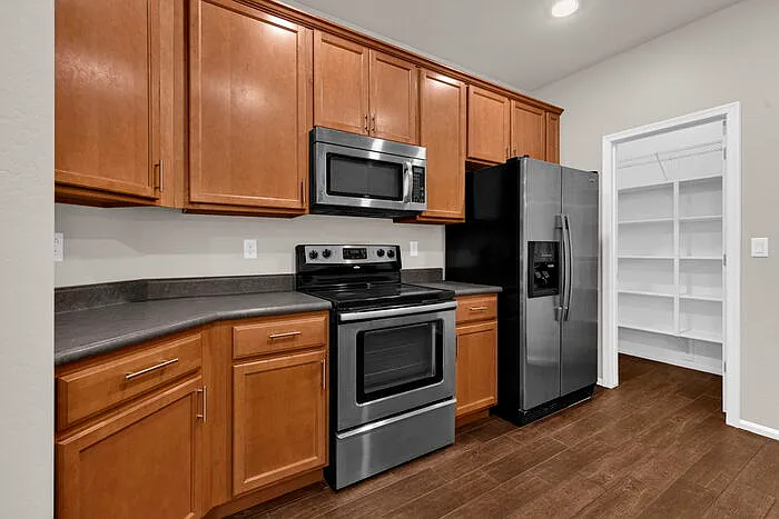 4 bed, 3.0 bath, 1877 sqft, $2,395 — Photo 3