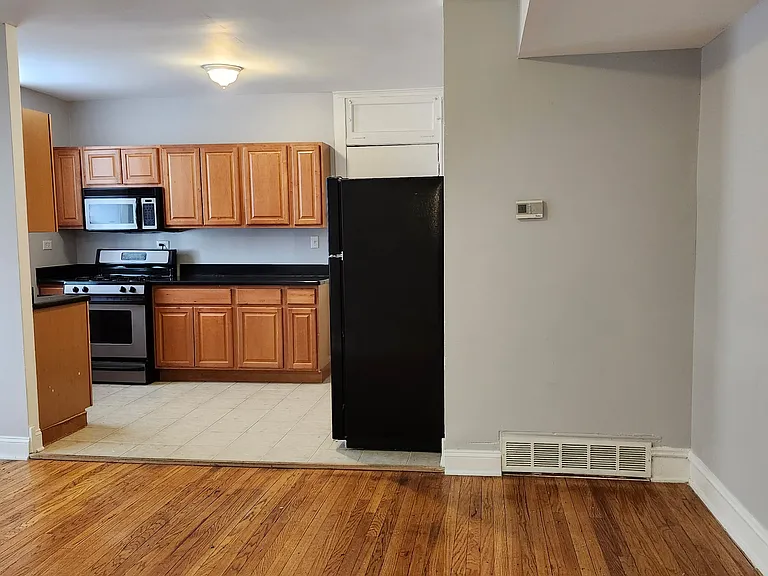 3015 W Armitage Ave — Photo 9
