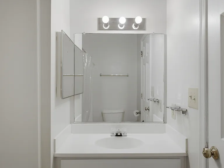 1706 W Moore St — Photo 33