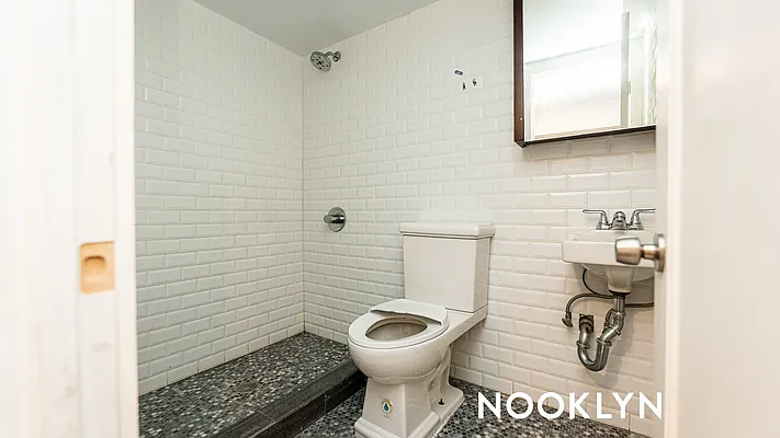 Rented by Nooklyn NYC LLC | media 21