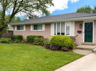 20524 Pleasant St, Saint Clair Shores, MI 48080
