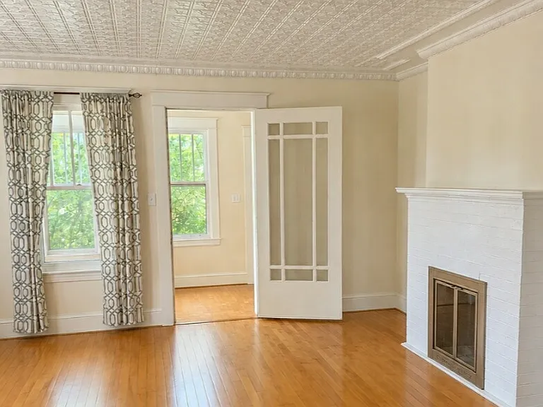 18-20 Glenwood Ave #18 — Photo 2