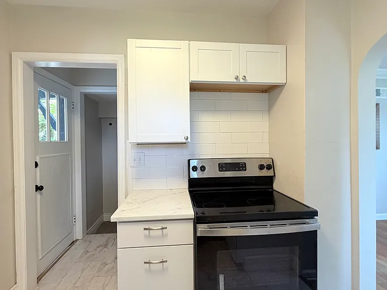 484 G St — Photo 7