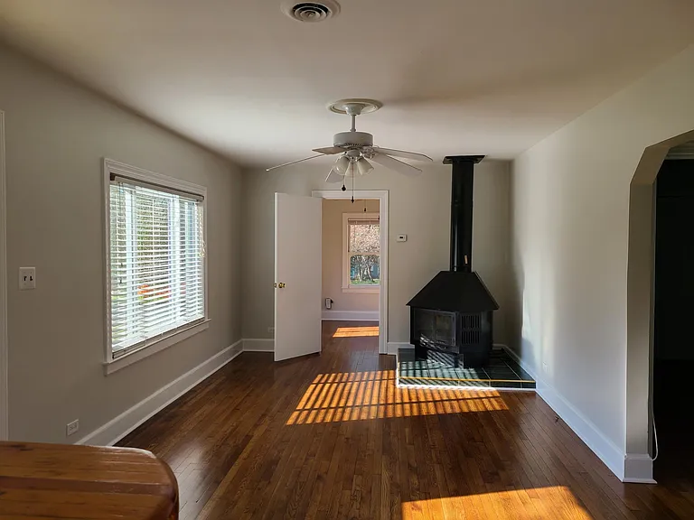 2501 Thorne St — Photo 2