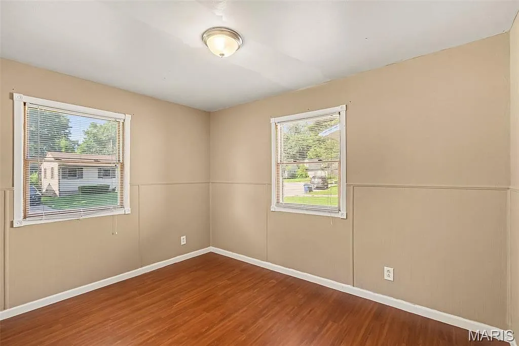 4 bed, 1.0 bath, 936 sqft, $1,800 — Photo 4