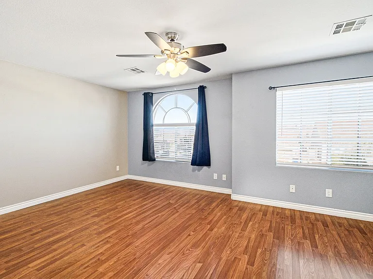 1049 Noble Isle St — Photo 31