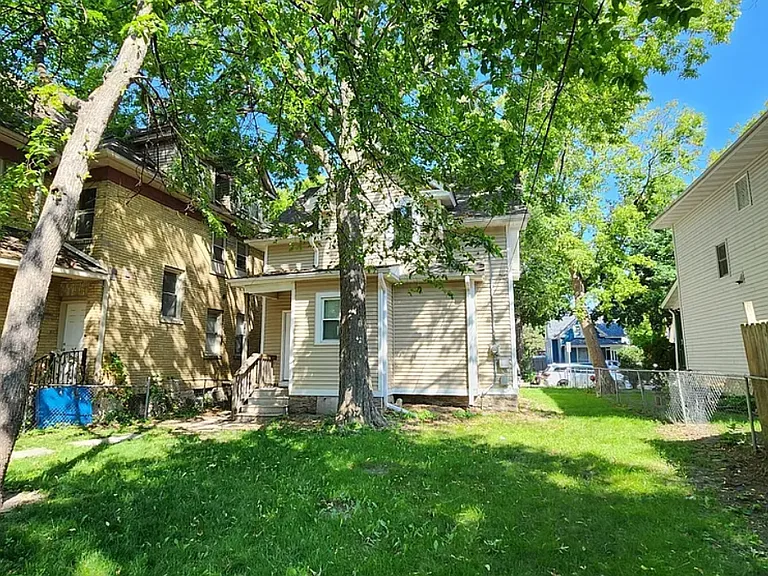 2823 Bryant Ave N — Photo 5