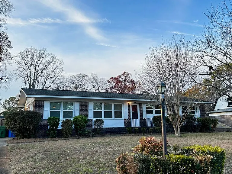 408 Lynette Dr — Photo 3