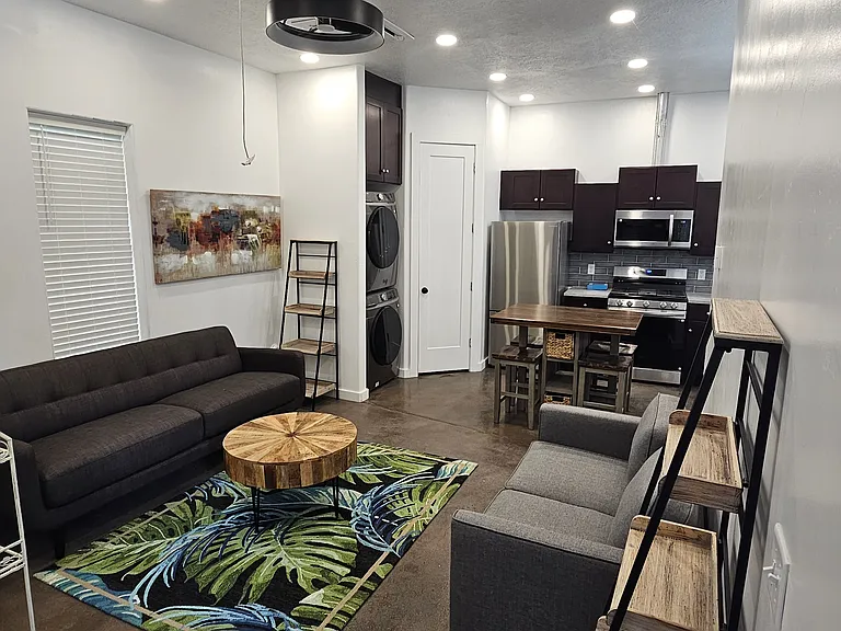 752 W Jackson Ave — Photo 4