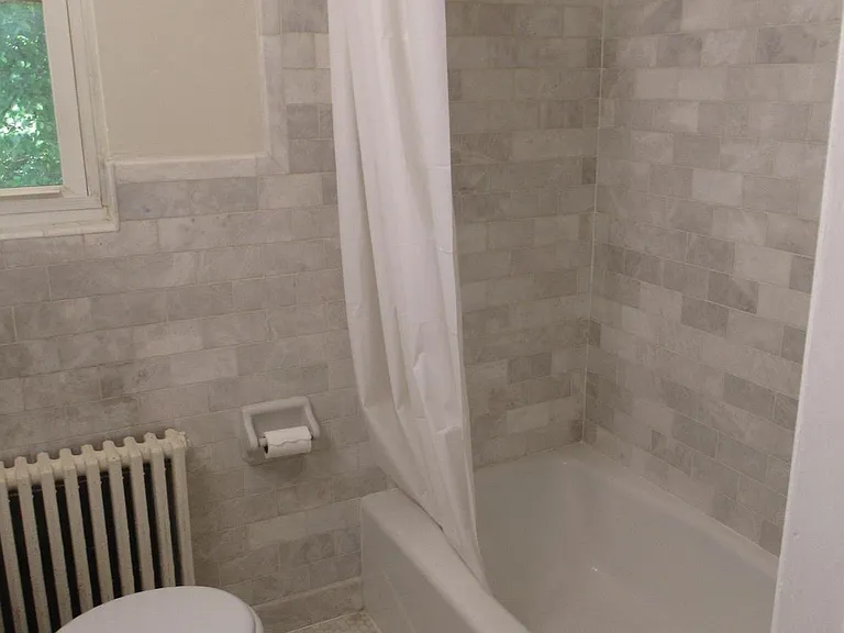 1304 Princess St — Photo 10