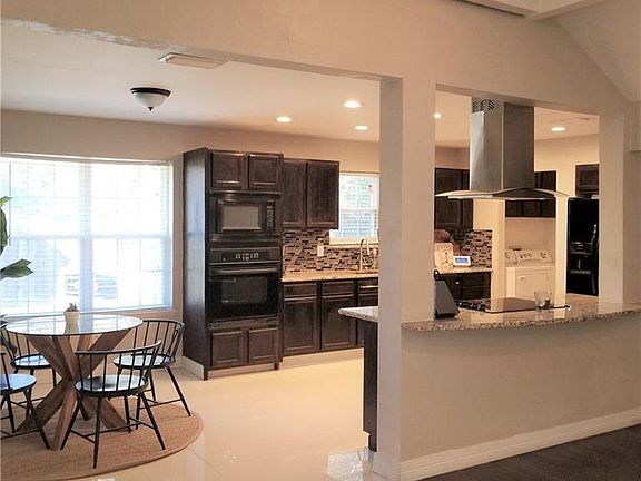 2nd image of 1413 Briar Hollow Ln
