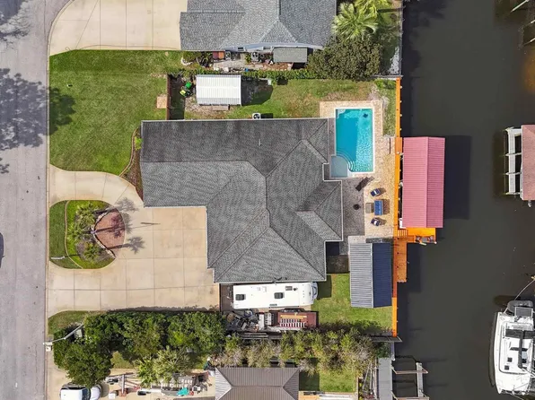 1606 Luzon Ln, Gulf Breeze, FL 32563