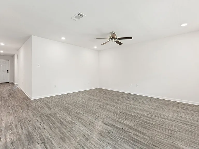 Emerald Lakes South — Photo 24