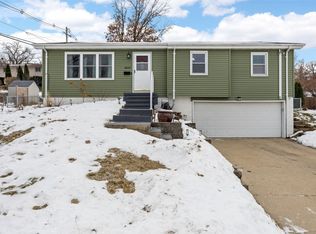 2603 Falcon Dr NE, Cedar Rapids, IA 52402