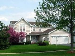 942 Stone Creek Cir, Crystal Lake, IL 60014