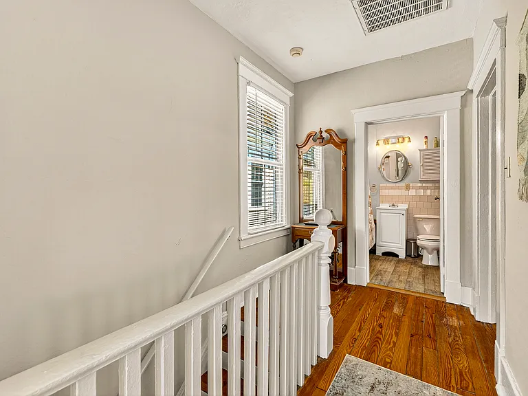 530 E 35th St #B — Photo 4