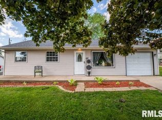 418 Rosewood Dr, Washington, IL 61571