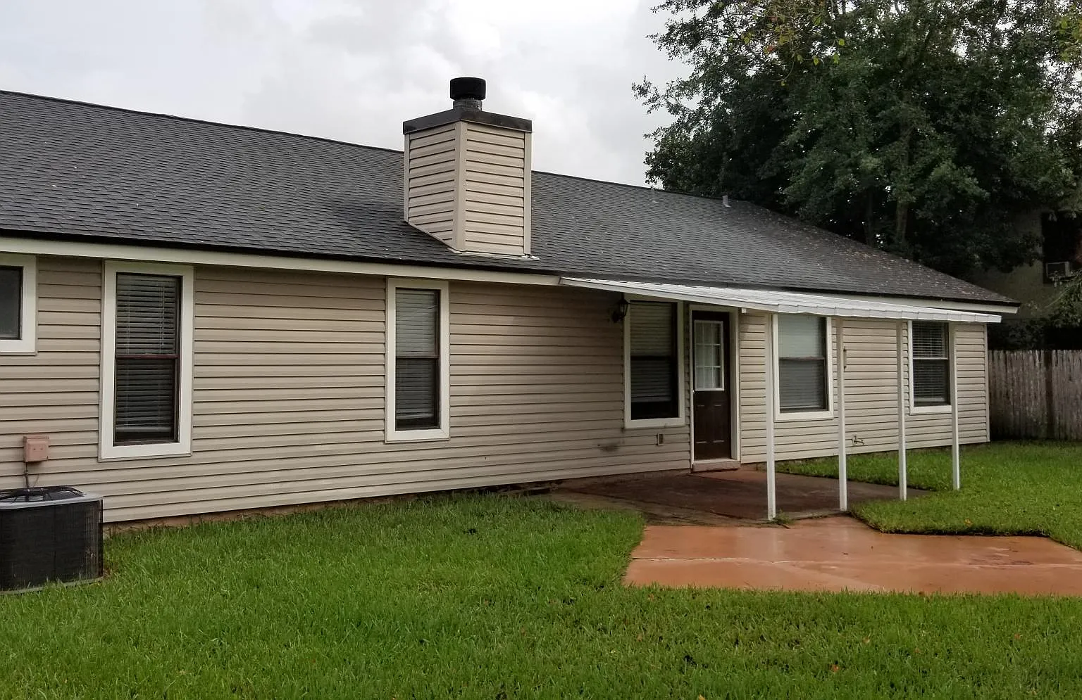3 bed, 2088 sqft, $2,149 — Photo 2