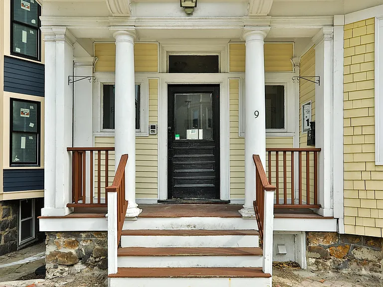 9 Bellflower St #3 — Photo 1