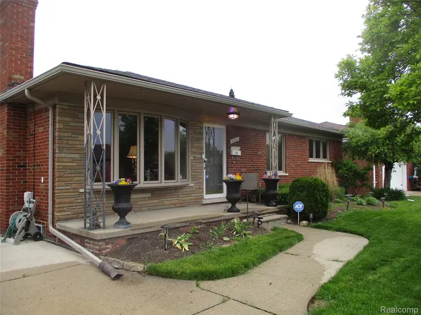 21001 Winkel St, Saint Clair Shores, MI 48081