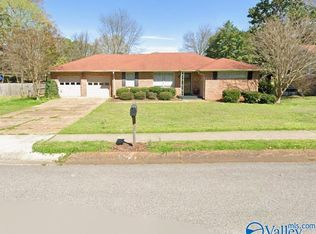 524 Graycroft Dr SW, Huntsville, AL 35802