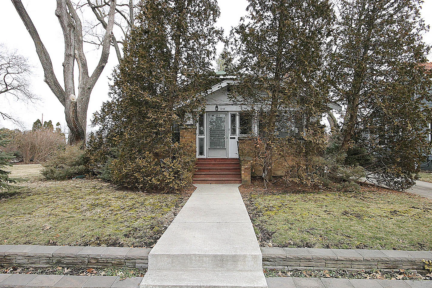 1208 W Healey St photo 1